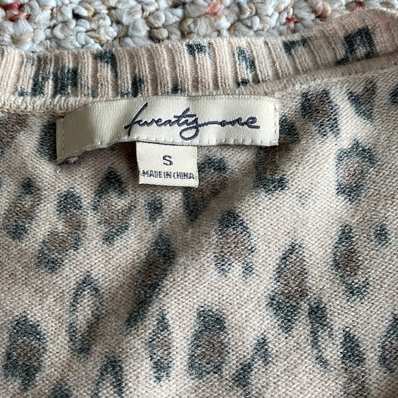 🐆 Cheetah Print Cardigan - Picture 6 of 11